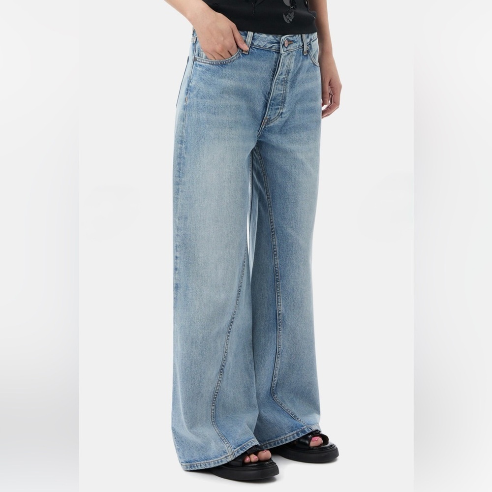 Ganni Jozey Relaxed Wide Fit, Mid Rise Full Length Jean in light Blue Vintage - Picture 2 of 14